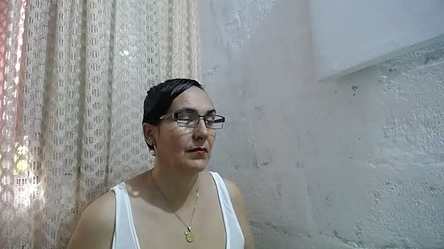 Snapshot of gabbyparker_ chatting on 11/19/25, 09:15 gabbyparker online show from 11/19/25, 09:15