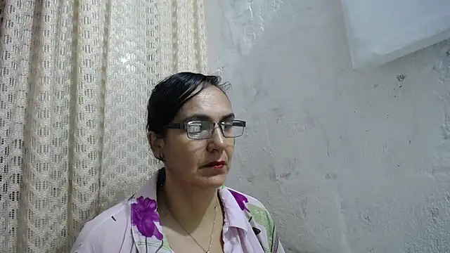 Snapshot of gabbyparker_ chatting on 11/21/25, 09:41 gabbyparker online show from 11/21/25, 09:41