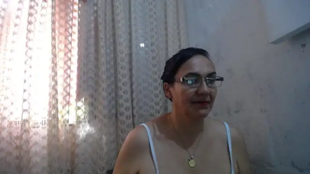 Snapshot of gabbyparker_ chatting on 11/30/25, 03:05 gabbyparker online show from 11/30/25, 03:05