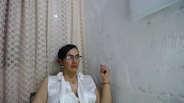 Snapshot of gabbyparker_ chatting on 12/02/25, 10:38 gabbyparker online show from 12/02/25, 10:38