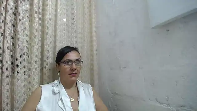 Snapshot of gabbyparker_ chatting on 12/15/25, 09:57 gabbyparker online show from 12/15/25, 09:57