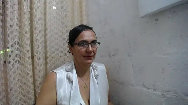 Snapshot of gabbyparker_ chatting on 12/17/25, 09:54 gabbyparker online show from 12/17/25, 09:54