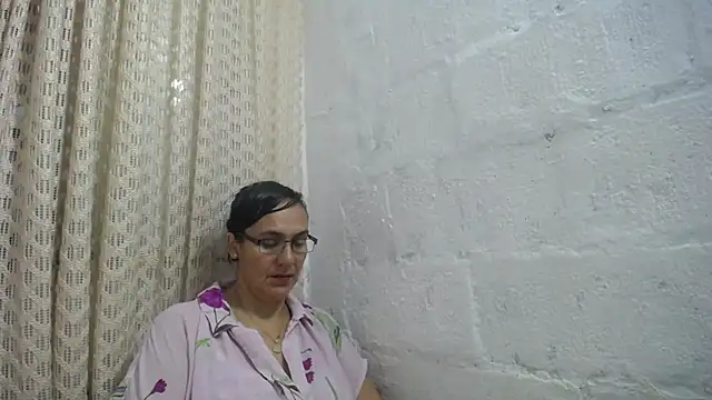 Snapshot of gabbyparker_ chatting on 04/25/26, 11:24 gabbyparker online show from 04/25/26, 11:24