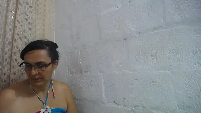 Snapshot of gabbyparker_ chatting on 04/30/26, 10:47 gabbyparker online show from 04/30/26, 10:47