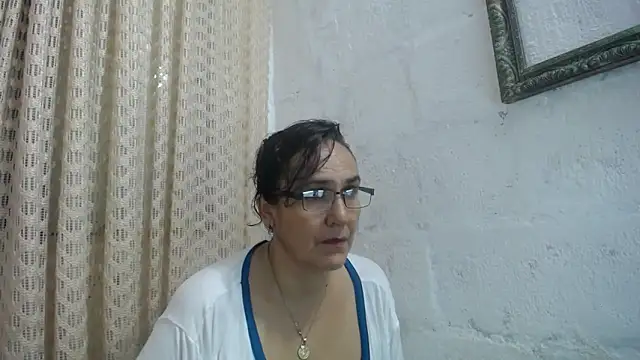 Snapshot of gabbyparker_ chatting on 06/12/26, 09:52 gabbyparker online show from 06/12/26, 09:52