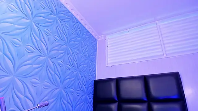 Monthiee online show from 10/28/25, 03:43