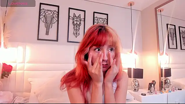 dafnne hall online show from 10/19/25, 12:28