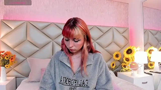 dafnne hall online show from 11/25/25, 04:12