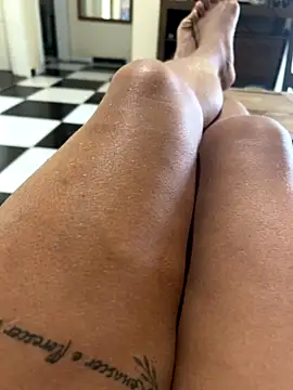 Snapshot of ju_muniz01 chatting on 11/16/25, 01:28 ju muniz01 online show from 11/16/25, 01:28