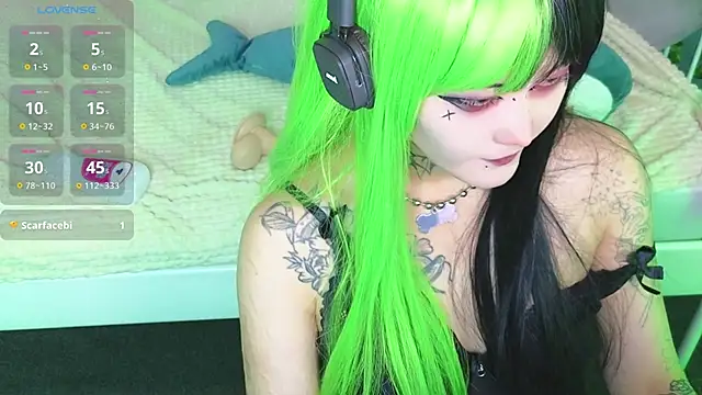 Snapshot of GothXRaven chatting on 11/07/25, 04:07 GothXRaven online show from 11/07/25, 04:07