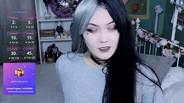 Snapshot of GothXRaven chatting on 12/14/25, 11:37 GothXRaven online show from 12/14/25, 11:37