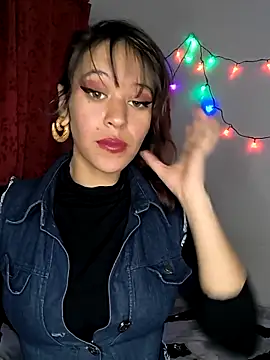 Snapshot of femdomroom chatting on 11/26/25, 08:10 femdomroom online show from 11/26/25, 08:10