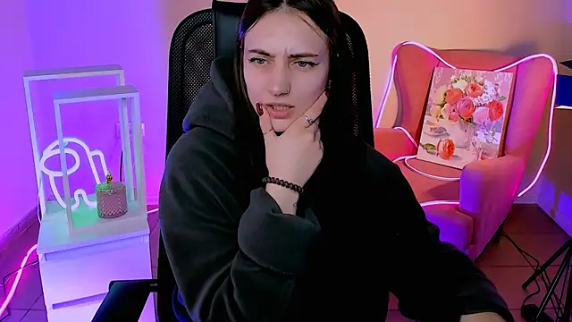 olivianorton online show from 09/30/25, 12:32