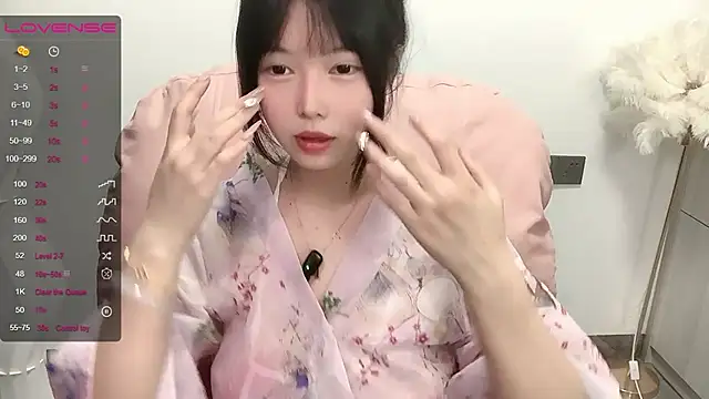 A SR 002 online show from 10/03/25, 01:19