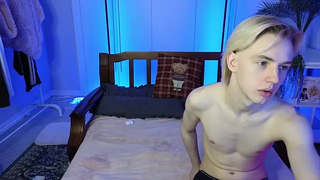 Snapshot of saintlauren1 chatting on 11/29/25, 07:17 saintlauren1 online show from 11/29/25, 07:17