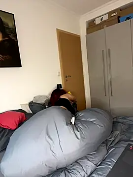 Snapshot of OliviaaFischer chatting on 10/17/25, 03:36 OliviaaFischer online show from 10/17/25, 03:36