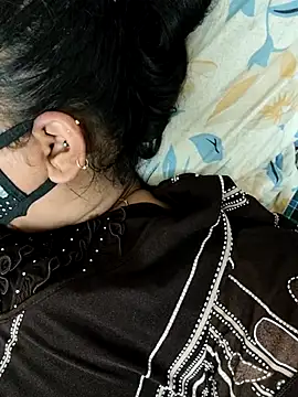 Snapshot of Komal-stream chatting on 09/29/25, 02:00 Komal-stream online show from 09/29/25, 02:00