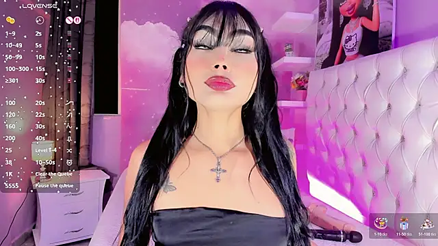 Snapshot of LanaOrtiiz chatting on 10/27/25, 05:11 LanaOrtiiz online show from 10/27/25, 05:11