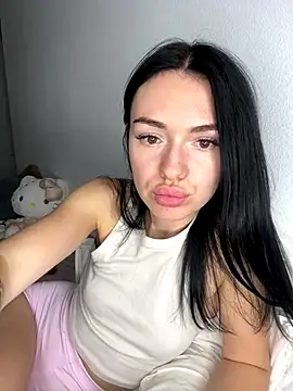 Snapshot of karrr__aaa chatting on 10/13/25, 08:20 karrr aaa online show from 10/13/25, 08:20