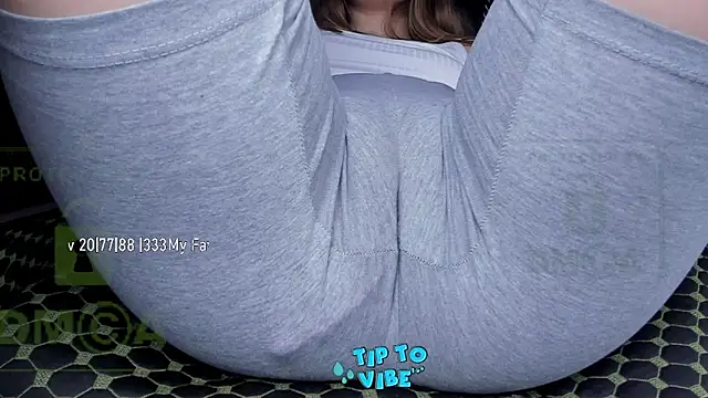 Snapshot of Cameltoe_squirt_inPants chatting on 02/15/25, 03:17 Cameltoe squirt inPants online show from 02/15/25, 03:17