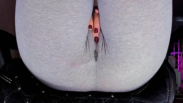 Cameltoe squirt inPants online show from 09/18/25, 12:40