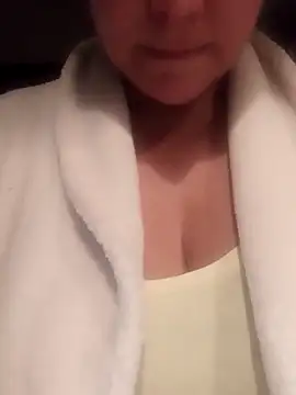 Snapshot of Cassandrina1 chatting on 09/29/25, 05:23 Cassandrina1 online show from 09/29/25, 05:23