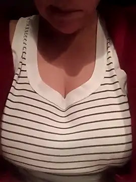 Snapshot of Cassandrina1 chatting on 10/05/25, 05:17 Cassandrina1 online show from 10/05/25, 05:17