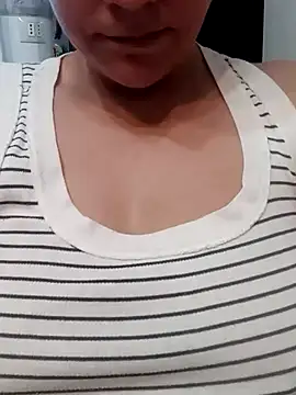 Snapshot of Cassandrina1 chatting on 10/07/25, 10:01 Cassandrina1 online show from 10/07/25, 10:01