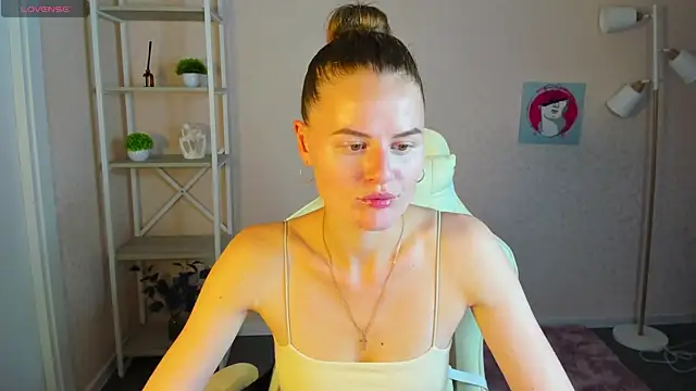 Wanda Gomez online show from 09/15/25, 02:28