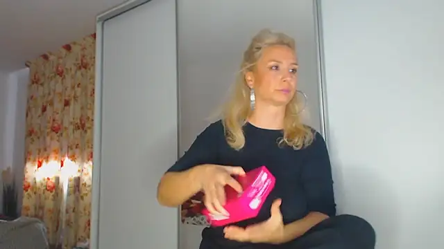 merlyn4 online show from 10/14/25, 09:32