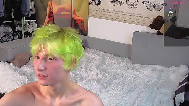 Snapshot of Your_avatar chatting on 11/25/25, 12:38 Your avatar online show from 11/25/25, 12:38