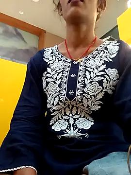 Snapshot of priyastrip314 chatting on 10/08/25, 08:34 priyastrip314 online show from 10/08/25, 08:34