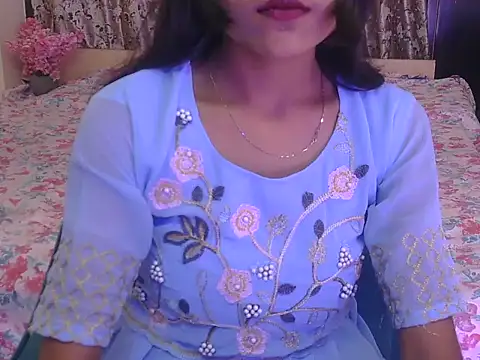 hoty-priya online show from 02/12/26, 04:40