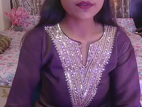 hoty-priya online show from 02/15/26, 07:51