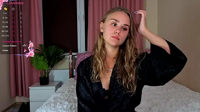 Snapshot of Hazel_Reed chatting on 09/29/25, 03:17 Hazel Reed online show from 09/29/25, 03:17