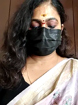 Snapshot of Sweetie_swetha37 chatting on 09/28/25, 10:09 Sweetie swetha37 online show from 09/28/25, 10:09