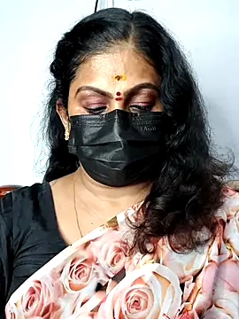 Snapshot of Sweetie_swetha37 chatting on 10/17/25, 01:35 Sweetie swetha37 online show from 10/17/25, 01:35