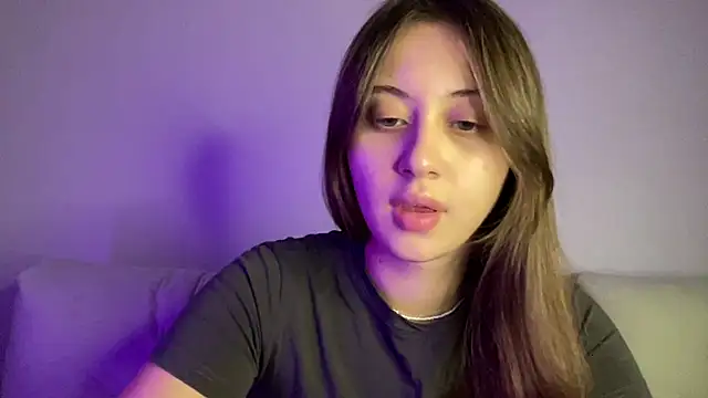 Snapshot of StellarAlice chatting on 11/11/25, 05:57 StellarAlice online show from 11/11/25, 05:57