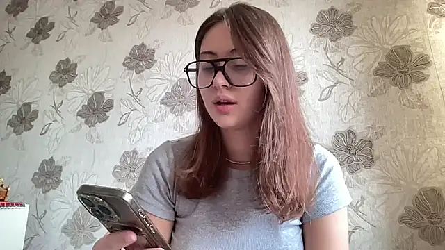 Snapshot of StellarAlice chatting on 11/30/25, 10:30 StellarAlice online show from 11/30/25, 10:30