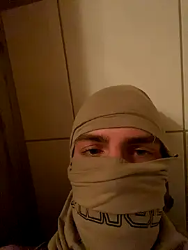 Snapshot of luiwithgoi chatting on 12/16/25, 03:39 luiwithgoi online show from 12/16/25, 03:39