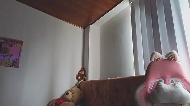 Snapshot of Crystal_Star_ chatting on 11/23/25, 03:56 Crystal Star online show from 11/23/25, 03:56