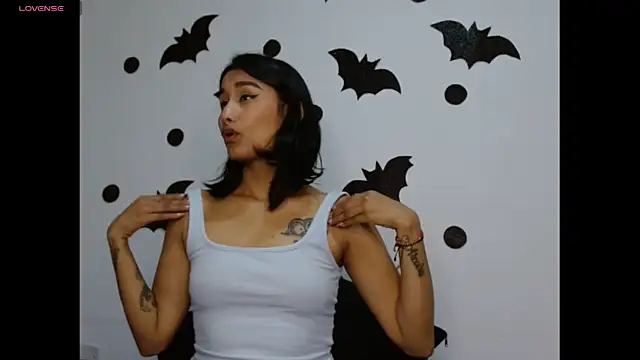 Gia Lee online show from 10/26/25, 02:28