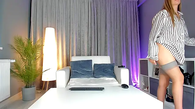 LisaAventi online show from 10/11/25, 04:12