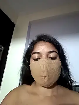 Snapshot of Little_toy_girl chatting on 10/08/25, 12:36 Little toy girl online show from 10/08/25, 12:36