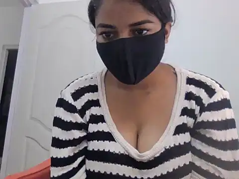 Snapshot of Little_toy_girl chatting on 11/07/25, 04:56 Little toy girl online show from 11/07/25, 04:56