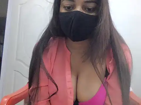 Snapshot of Little_toy_girl chatting on 11/16/25, 06:08 Little toy girl online show from 11/16/25, 06:08