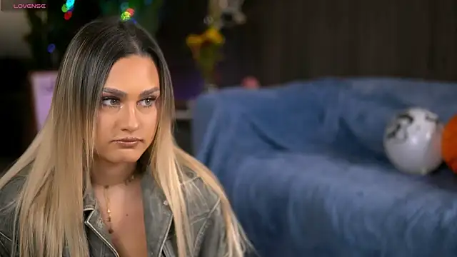 Snapshot of KayaAzur chatting on 10/31/25, 05:41 KayaAzur online show from 10/31/25, 05:41