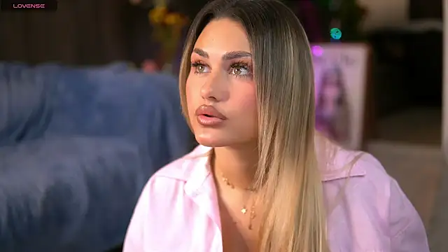 Snapshot of KayaAzur chatting on 11/06/25, 05:30 KayaAzur online show from 11/06/25, 05:30