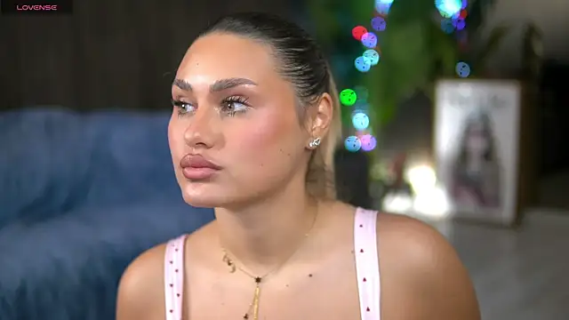 Snapshot of KayaAzur chatting on 11/10/25, 05:50 KayaAzur online show from 11/10/25, 05:50