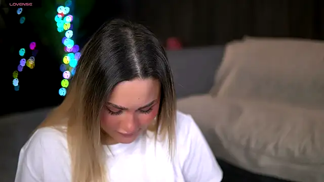 Snapshot of KayaAzur chatting on 11/28/25, 06:05 KayaAzur online show from 11/28/25, 06:05